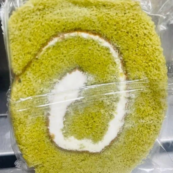 Green Tea Wheat Cake W/ Thai Iced Tea.