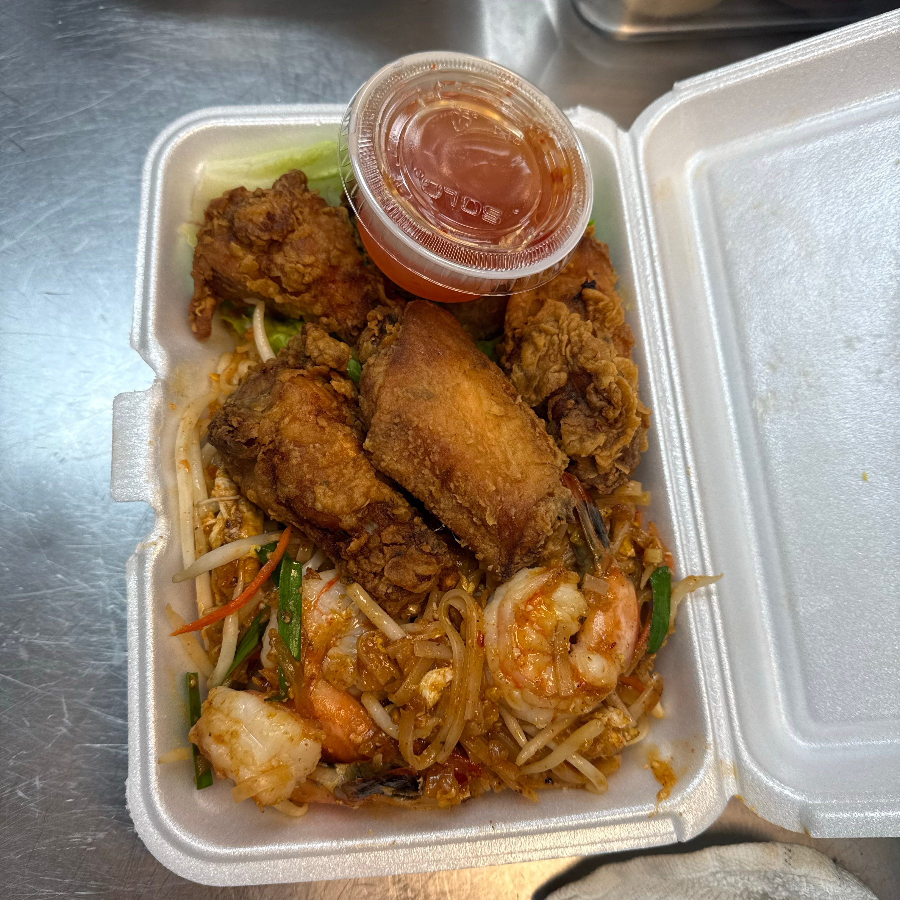 Pad Thai W/ 5pc Chicken Wing.